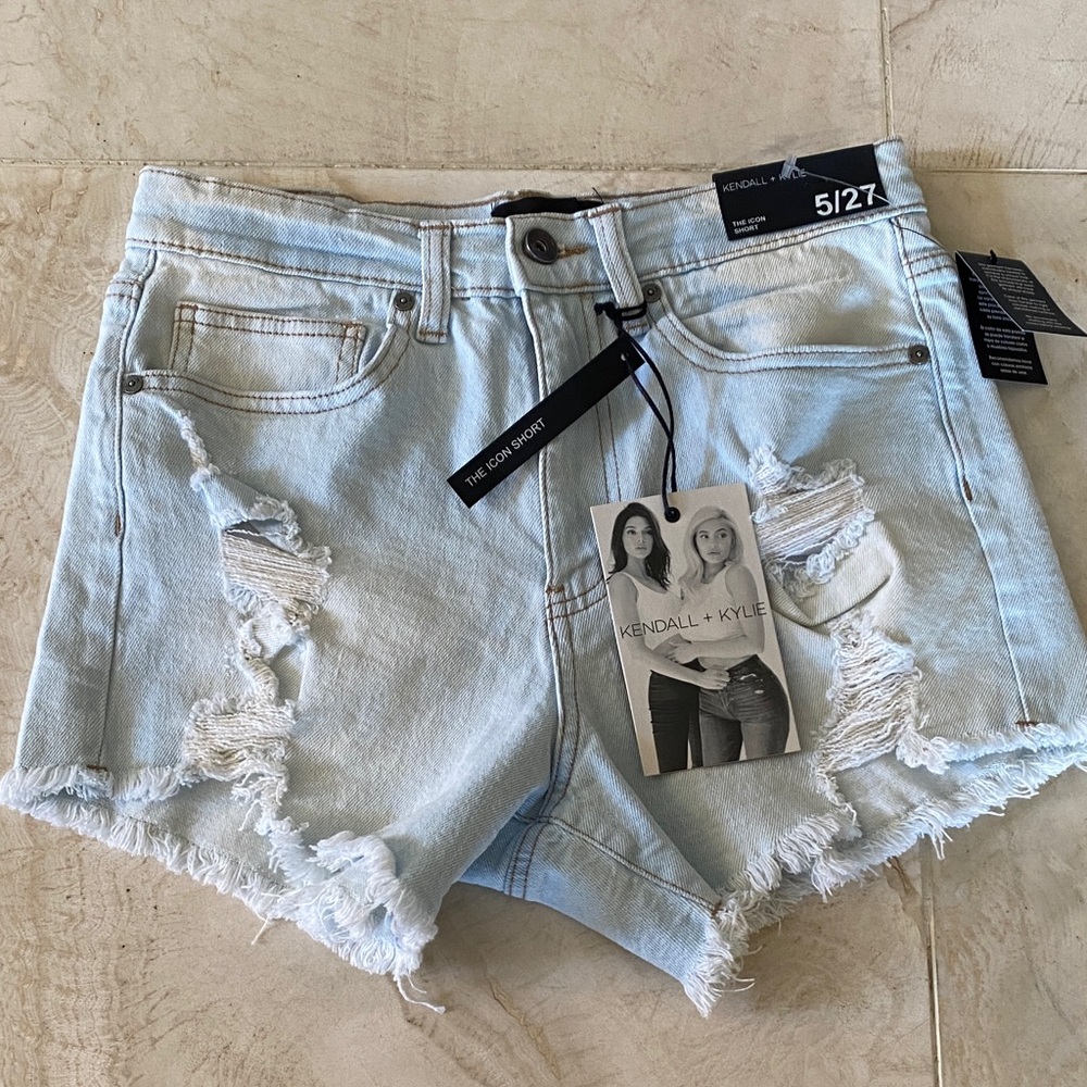 Kendall & Kylie Light The Icon short Jean